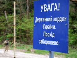 Шахраї через соцмережі виманюють у чоловіків гроші за "виїзд за кордон": яка схема