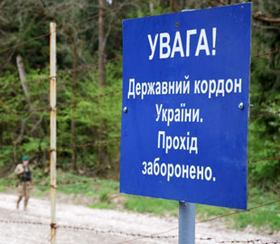 Шахраї через соцмережі виманюють у чоловіків гроші за "виїзд за кордон": яка схема