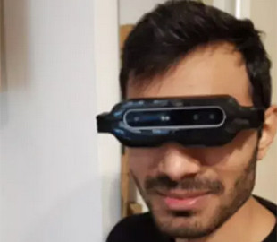 Для слабовидящих людей создали специальные компьютерные очки