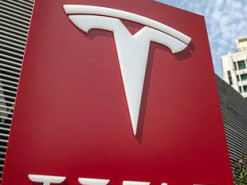 10-летие Tesla. Как компания Илона Маска затмила автогигантов: инфографика