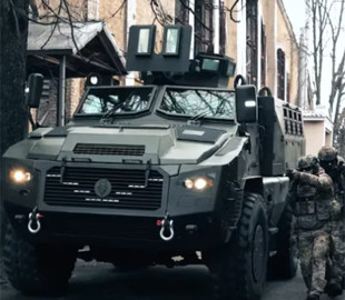 В Україні презентували броньовану бойову машину MAC OWL з протимінним захистом