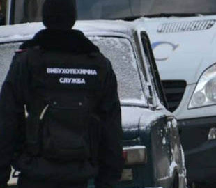 “Замінування” Києва: поліція шукає вибухівки