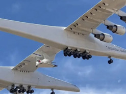 Найбільший літак у світі Roc піднявся у небо із гіперзвуковим безпілотником