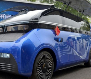 Китайцы разработали первый в стране электрокар, работающий исключительно на солнечной энергии