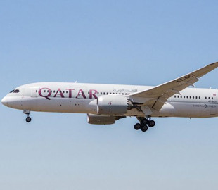 На літаку Qatar Airways в повітрі через сильну турбулентність постраждало 12 людей