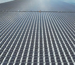 Крупнейшую в мире плавучую солнечную электростанцию открыли в Таиланде