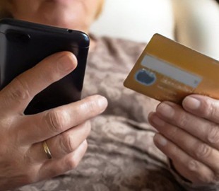 Жінка втратила 104 тисячі через «посилку від дипломата»