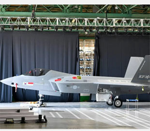 Розробники з Південної Кореї представили перший вітчизняний бойовий винищувач KF-21 Boramae