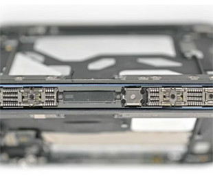 Постачальник Apple відкинув провину за тріщини в iPhone Duo