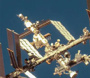 Компанія Ілона Маска займатиметься безпечним знищенням МКС