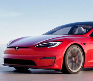 Новая модель от Tesla может развивать скорость свыше 320 километров в час