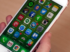 В Чехии вор украл из магазина 2 мобильных телефона, но потерял свой и заявил о пропаже в полицию