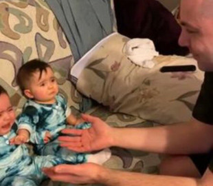 Сеть насмешила реакция малышей, впервые увидевших отца без бороды