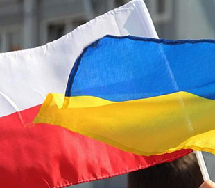Польща планує поступово обмежувати допомогу українським біженцям