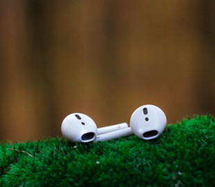 Apple розробляє навушники з "очима": як це працюватиме
