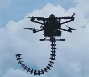 Інженери створили дрон із "хоботом": навіщо знадобилася така незвичайна деталь