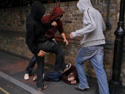 Під Києвом перехожого побили за зроблене зауваження