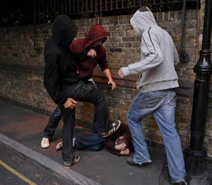 Під Києвом перехожого побили за зроблене зауваження