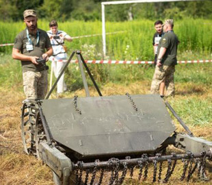 У ЗСУ показали випробування "косарок" для мінних полів: що це та як працює