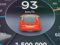 Німець проїхав півтора мільйони кілометрів на Tesla Model S