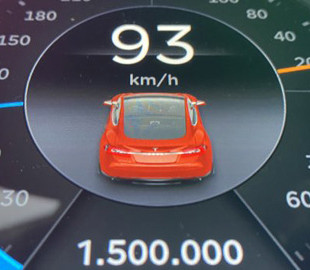 Німець проїхав півтора мільйони кілометрів на Tesla Model S