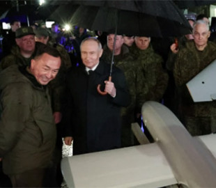 Росія навчає китайців керувати дронами та переносить до Китаю виробництво мікроелектроніки й верстатів — звіт