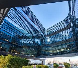 Інженери з Кремнієвої долини роблять пластичні операції, щоб не втратити роботу, - WSJ