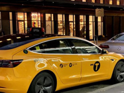 Автомобиль Tesla стал первым электрическим такси в Нью-Йорке