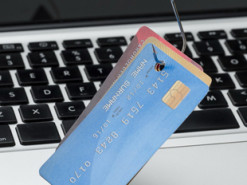 Псевдопрацівник банку ошукав жительку Славути майже на 60 тисяч гривень