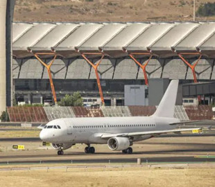 Криза авіації: брак двигунів змушує розбирати новітні Airbus на запчастини