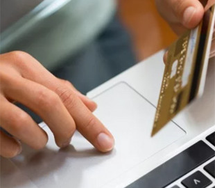 Хотіла отримати грошову допомогу: інтернет-аферист видурив у жінки 126 тисяч гривень