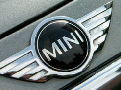 MINI випустить компактний електричний кросовер: що про нього відомо