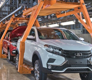 Санкції проти РФ змусили "АвтоВАЗ" відмовитись від свого єдиного кросовера