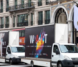 Huawei «троллит» Samsung и Apple