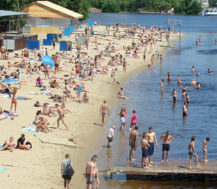 Купатися заборонено: на десятках пляжів Києва виявили кишкову паличку - список