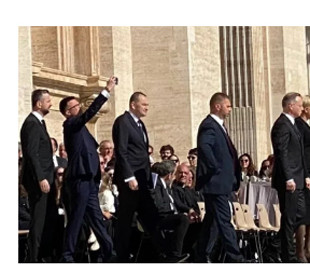 "Похорон у стилі Intagram": як політики "вшанували" пам'ять Папи