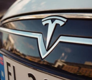 Tesla призупинила роботу частини зарядних станції в Китаї через енергетичний дефіцит