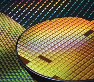 Японія поспішає на допомогу: Nikon хоче продати Китаю обладнання для друку чипів