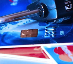 В Україні викрили групу шахраїв, які крали дані з мобільних телефонів і оформляли кредити
