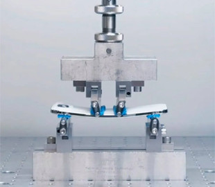 Корпус iPhone Air при тиску «пружинить» і не зберігає вигину