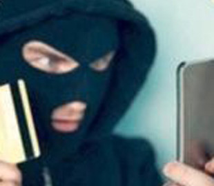 Псевдопрацівники банку видурили у жінки 34 тис. грн