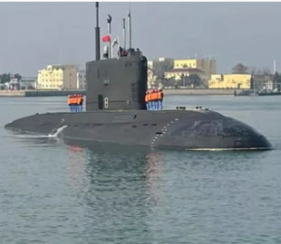 Новий російський підводний човен "засвітився" у китайському порту: що відомо