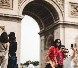 Росіянам тут не місце. Як Франція знайшла заміну туристам з РФ