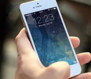 Українців попередили про схему шахраїв з блокуванням iPhone