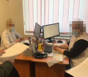 В Киеве медика и таксиста уличили в продаже поддельных COVID-сертификатов