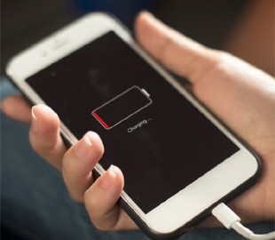 На скільки відсотків заряджати телефон, щоб батарея служила довше