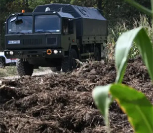 Дрон, що впав у полі в Польщі, імовірно, прилетів з білорусі - прокурор