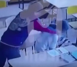 В окупованому Сімферополі неадекватний школяр в куртці “Russia” ножем побив однокласника