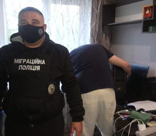 Поліцейські викрили розповсюджувачів дитячої порнографії