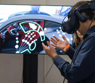 Мужчина повредил шею из-за игр в шлеме VR
